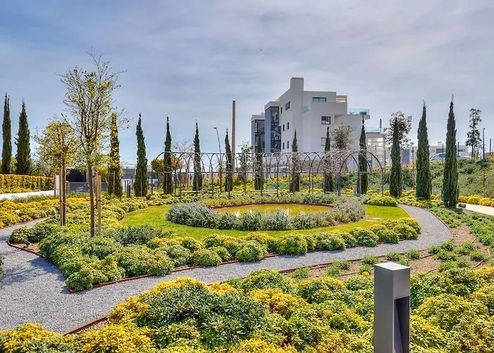 Beautiful Deluxe Garden