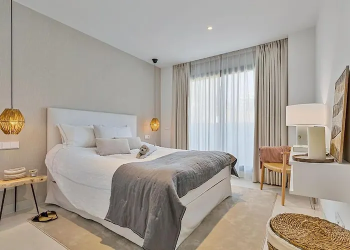 Beautiful Deluxe Garden דירה